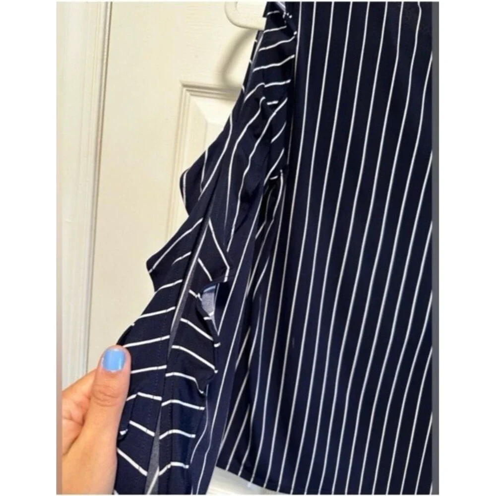 Banana Republic Peek a Boo Cut Out Ruffle Top Blouse Sz M Navy Stripe Stretchy - Picture 6 of 9